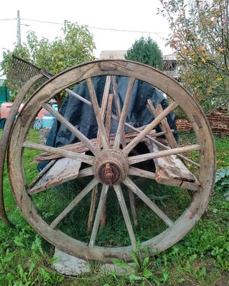 ruote in ferro e legno