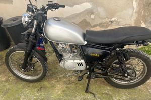 Moto Suzuki 125 GN