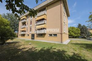 3 LOCALI CON BOX AUTO DOPPIO E AMPIO PARCO CONDOMI