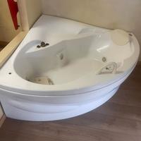 Vasca Idromassaggio ad Angolo Jacuzzi Mod. Alba
