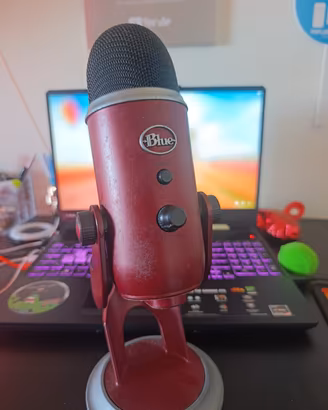 MICROFONO BLUE YETI RITIRO MANO