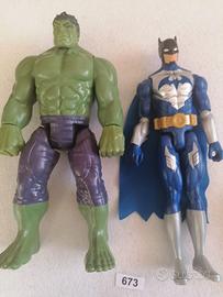 Incredibil Hulk e Super Eroe con mantello