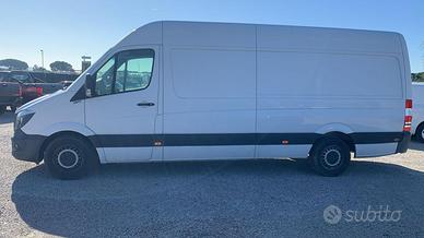 Acquistiamo furgone Mercedes Sprinter chiuso