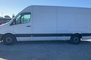 Acquistiamo furgone Mercedes Sprinter chiuso