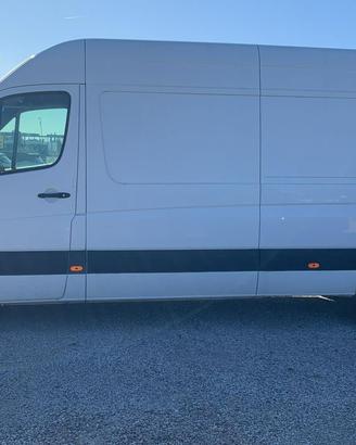 Acquistiamo furgone Mercedes Sprinter chiuso