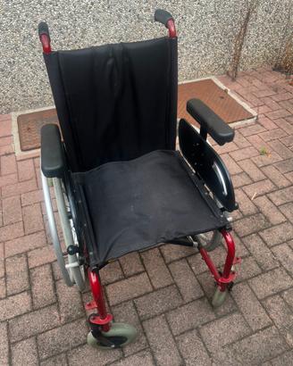 Carrozzina manuale pieghevole – 130 € trattabili