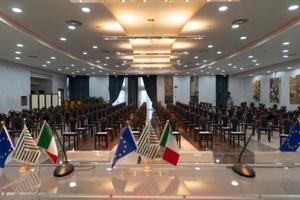 Attività / Licenza di 9000 m² con più di 5 locali 