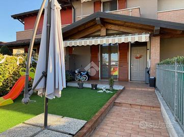 VILLA A SCHIERA A LENO