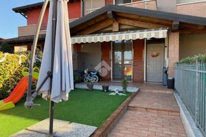 VILLA A SCHIERA A LENO