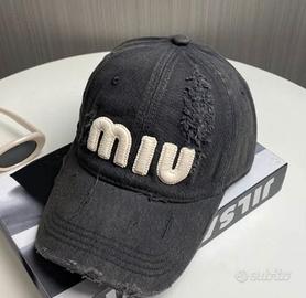Cappello grigio scuro Miu Miu