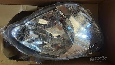 Proiettore anteriore  toyota yaris P1
