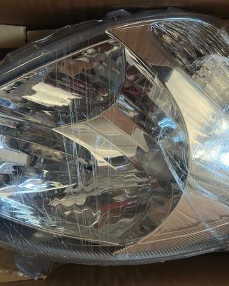 Proiettore anteriore  toyota yaris P1