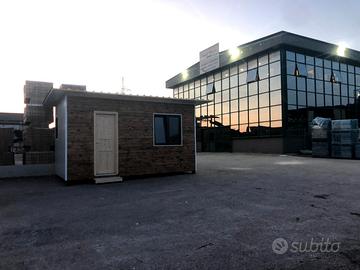 Piazzale con ufficio ad uso Commerciale