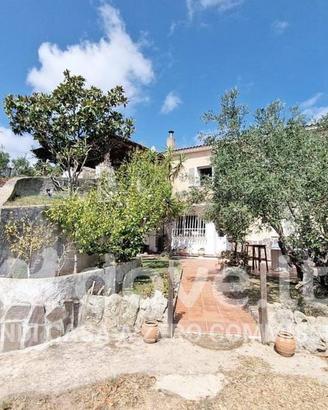 Villa di 290 m² con più di 5 locali e posto auto a