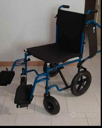 Nuova sedia a rotelle per anziani comoda e pieghev
