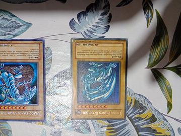 2 draghi bianchi occhi blu misprint .