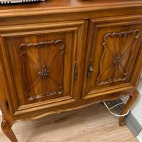 Mobile di legno antico