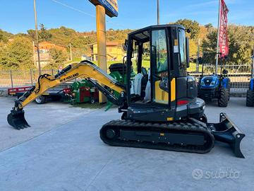 MINIESCAVATORE NEW HOLLAND E 50D CAB