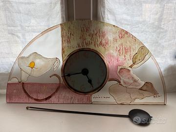 Orologio da parete e vaso