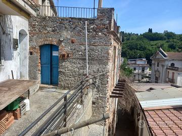 soluzione indipendente multipiano con terrazza a l