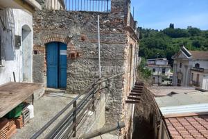 soluzione indipendente multipiano con terrazza a l