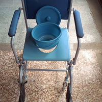 Sedia a rotelle anziani "comoda"