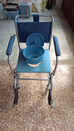 Sedia a rotelle anziani "comoda"