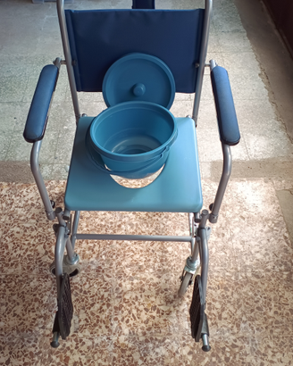 Sedia a rotelle anziani "comoda"