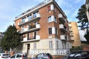 VIALE DELLE MEDAGLIE D'ORO APPARTAMENTO RISTRUTTUR