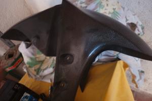 parafango carbonio per r1 98