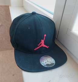 Cappello jordan nero e cheap oro