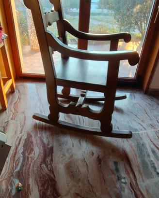 sedia a dondolo in legno