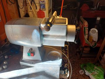 grattugia formaggio pane 