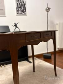 Scrittoio in legno noce con 2 cassetti