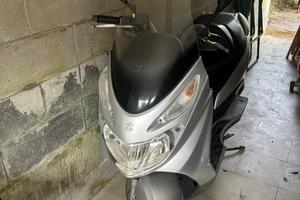 Scooter Suzuki Burgman 150 cc