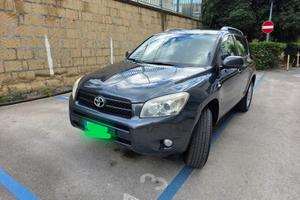 TOYOTA RAV4 2.2 136 CV - GANCIO TRAINO-
