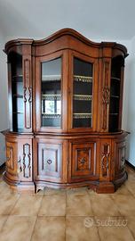 MOBILE DI LEGNO IN STILE