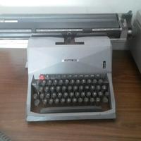 Macchina da scrivere Olivetti lettera 82