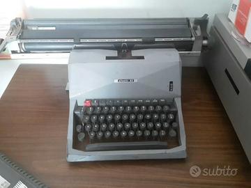 Macchina da scrivere Olivetti lettera 82