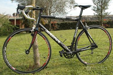 Bici da corsa Zaina in carbonio.