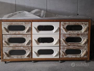Mobile vintage con cassetti