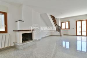 APPARTAMENTO CON GARAGE E P.MACHINA