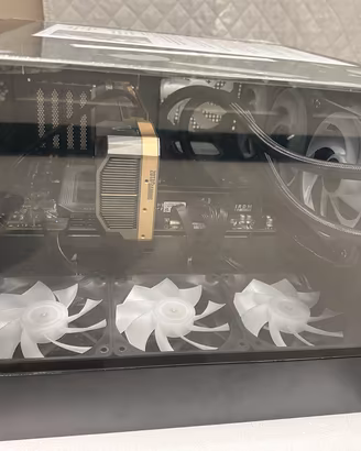 PC GAMING RYZEN 7 9800X3D/NVIDIA RTX 5080