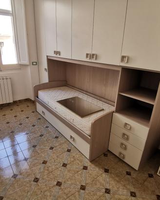 Camera via Cimarosa Cagliari studentessa