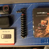 Insta 360 Ace Pro 2 con accessori