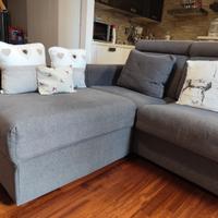 Divano letto tre posti con pouf