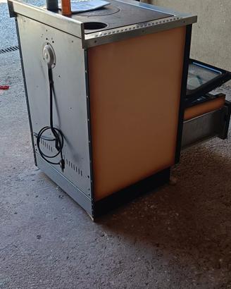 stufa a legna con forno Marca Ruzzoli 