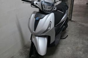Piaggio Beverly 400 - 2024