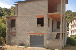 Rustico a Oliena e terreno edificabile