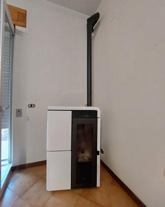 Stufa a pellet Ravelli Snellina 9,2 kW – bianca